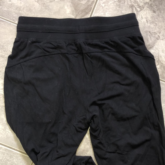 Woman’s Lululemon Jogger Sweatpant - Picture 2 of 5